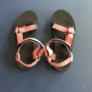Teva Sandals Pink - Size 7 - Very Good Condition